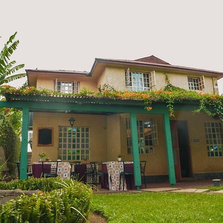 Crest Safari Lodge Bed And Breakfast Arusha Esterno foto