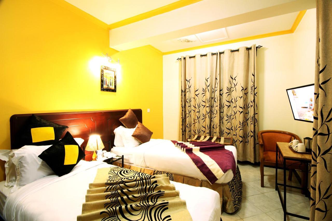 Crest Safari Lodge Bed And Breakfast Arusha Esterno foto