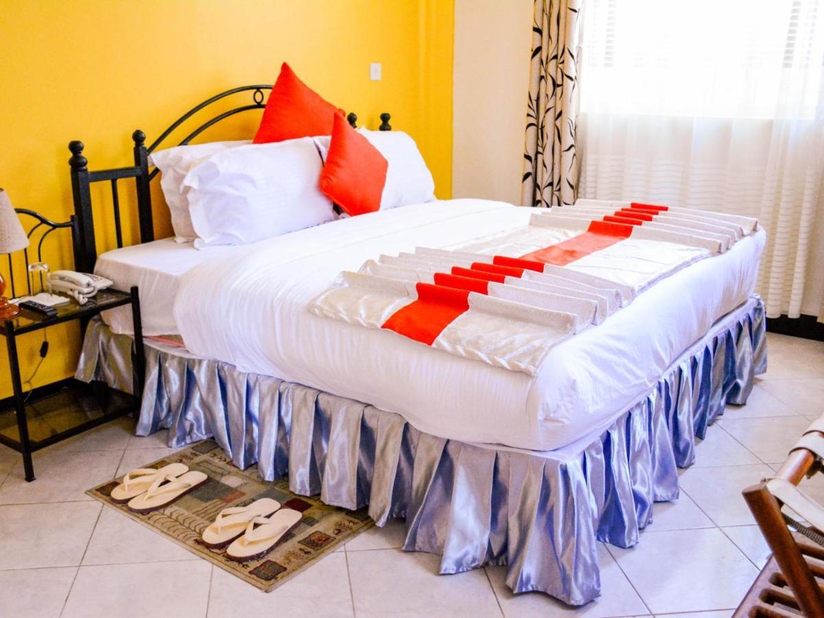 Crest Safari Lodge Bed And Breakfast Arusha Esterno foto