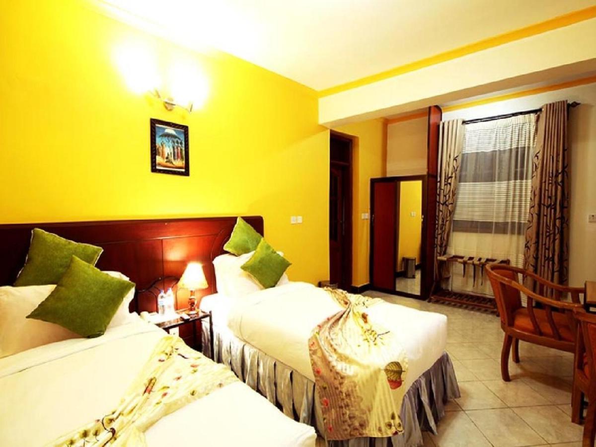 Crest Safari Lodge Bed And Breakfast Arusha Esterno foto