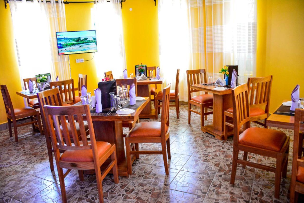 Crest Safari Lodge Bed And Breakfast Arusha Esterno foto