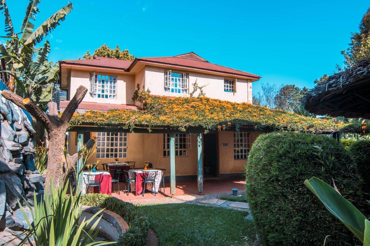 Crest Safari Lodge Bed And Breakfast Arusha Esterno foto