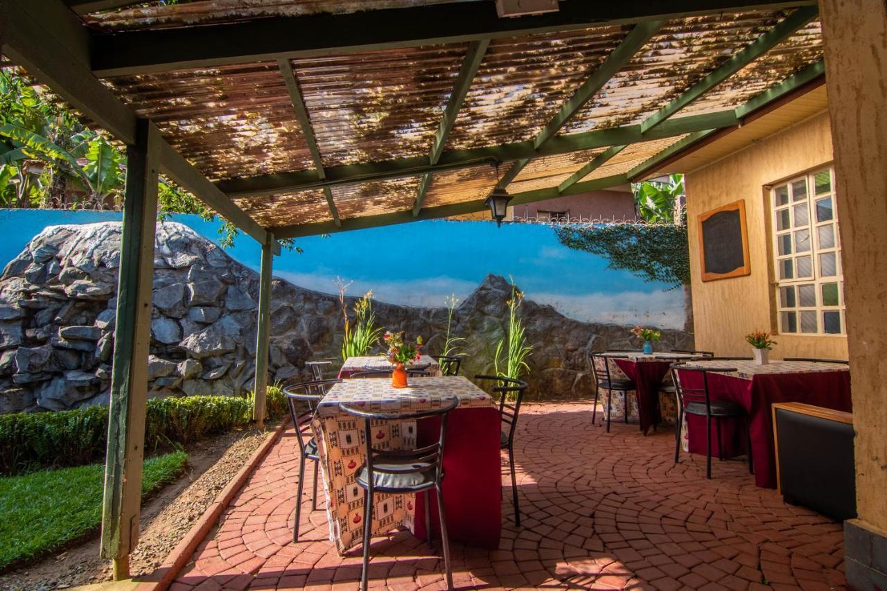 Crest Safari Lodge Bed And Breakfast Arusha Esterno foto
