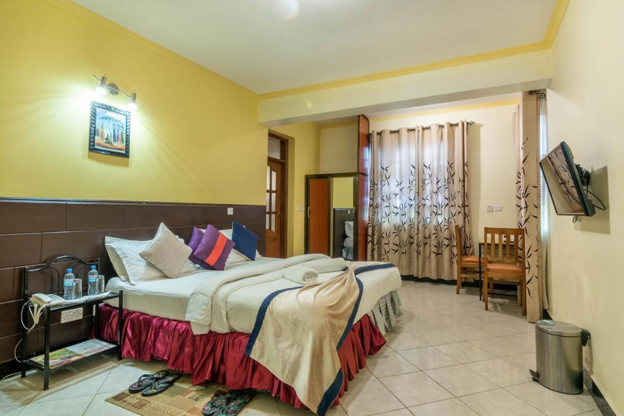 Crest Safari Lodge Bed And Breakfast Arusha Esterno foto