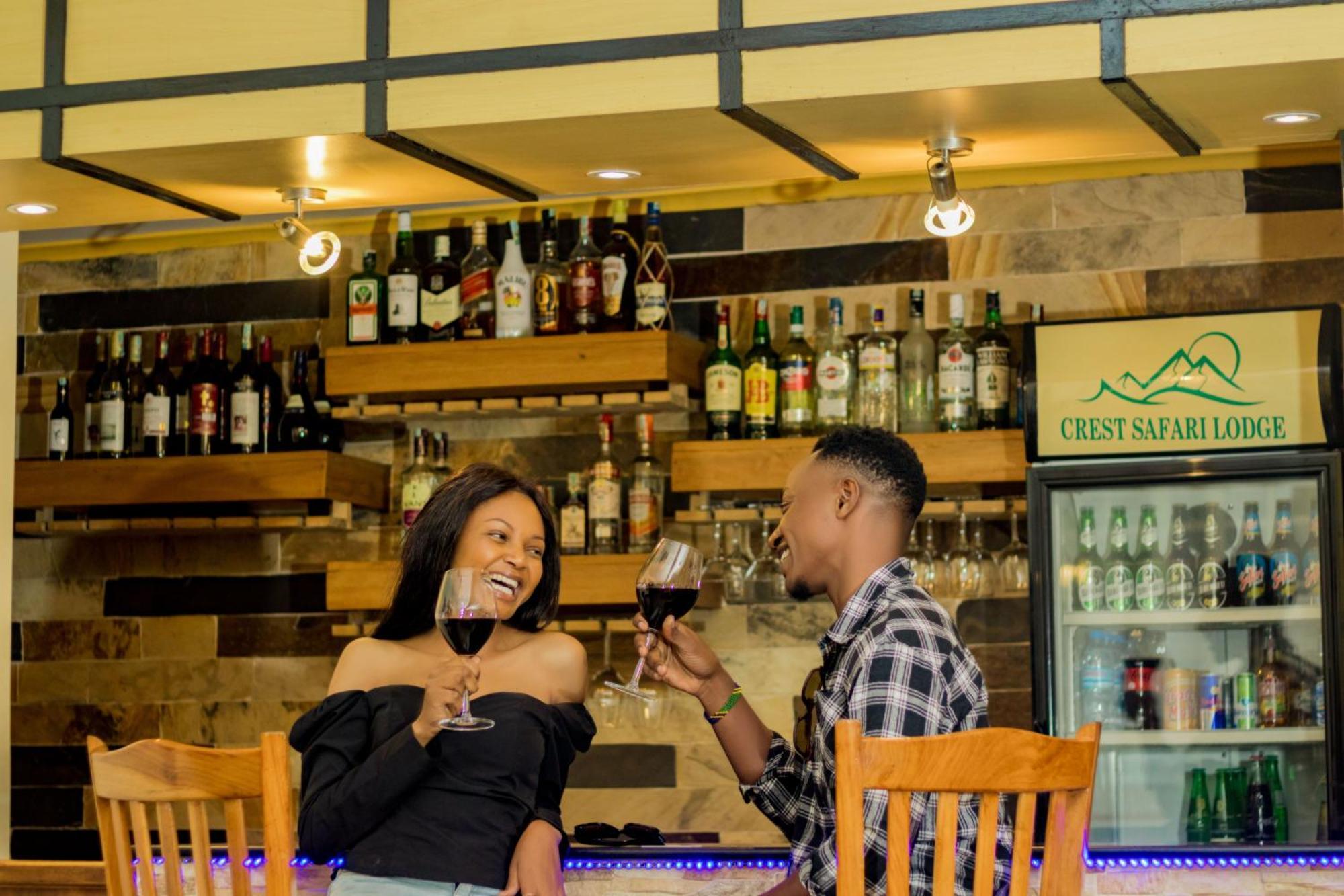 Crest Safari Lodge Bed And Breakfast Arusha Esterno foto